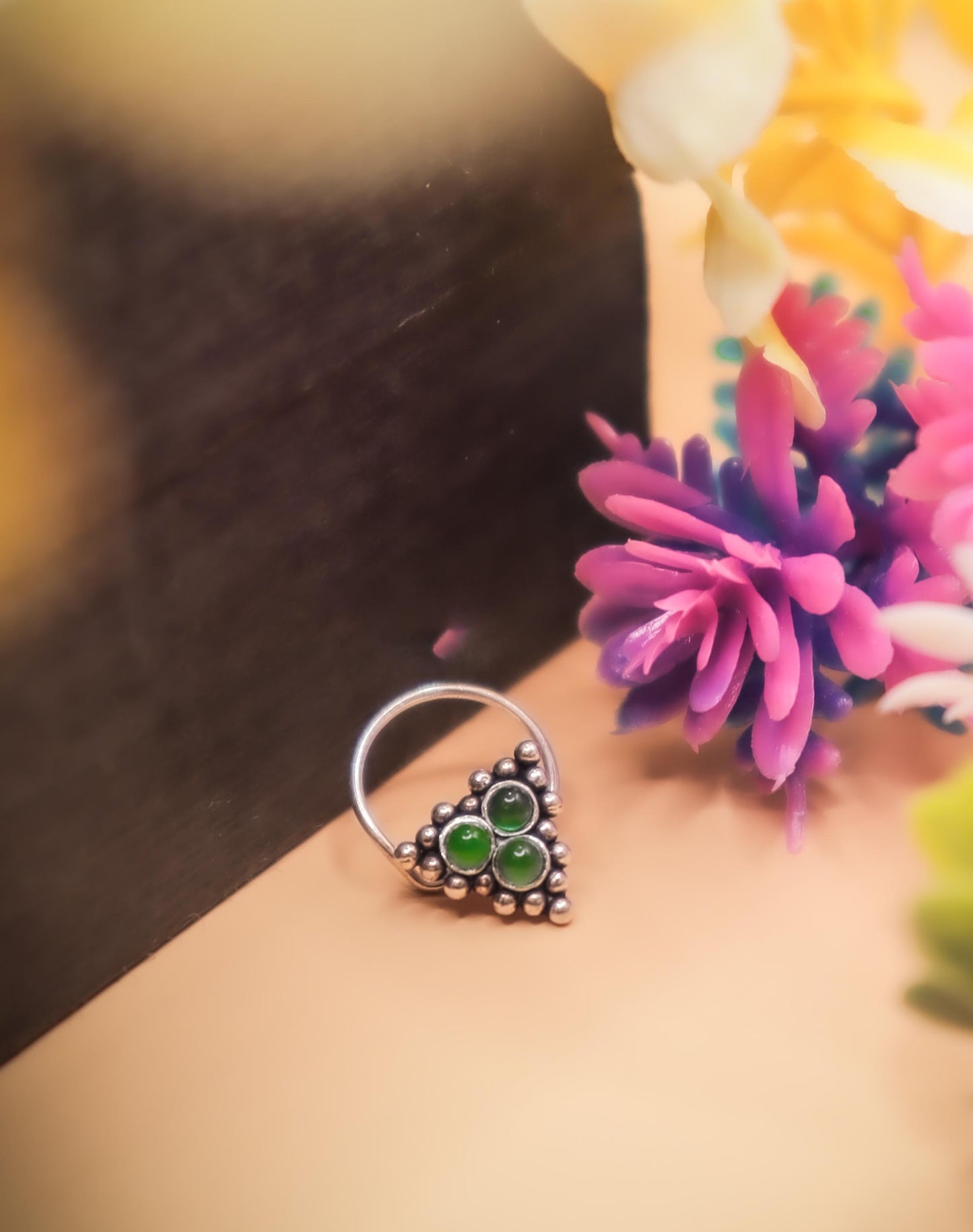 Emerald Glow Silver Nose Pin