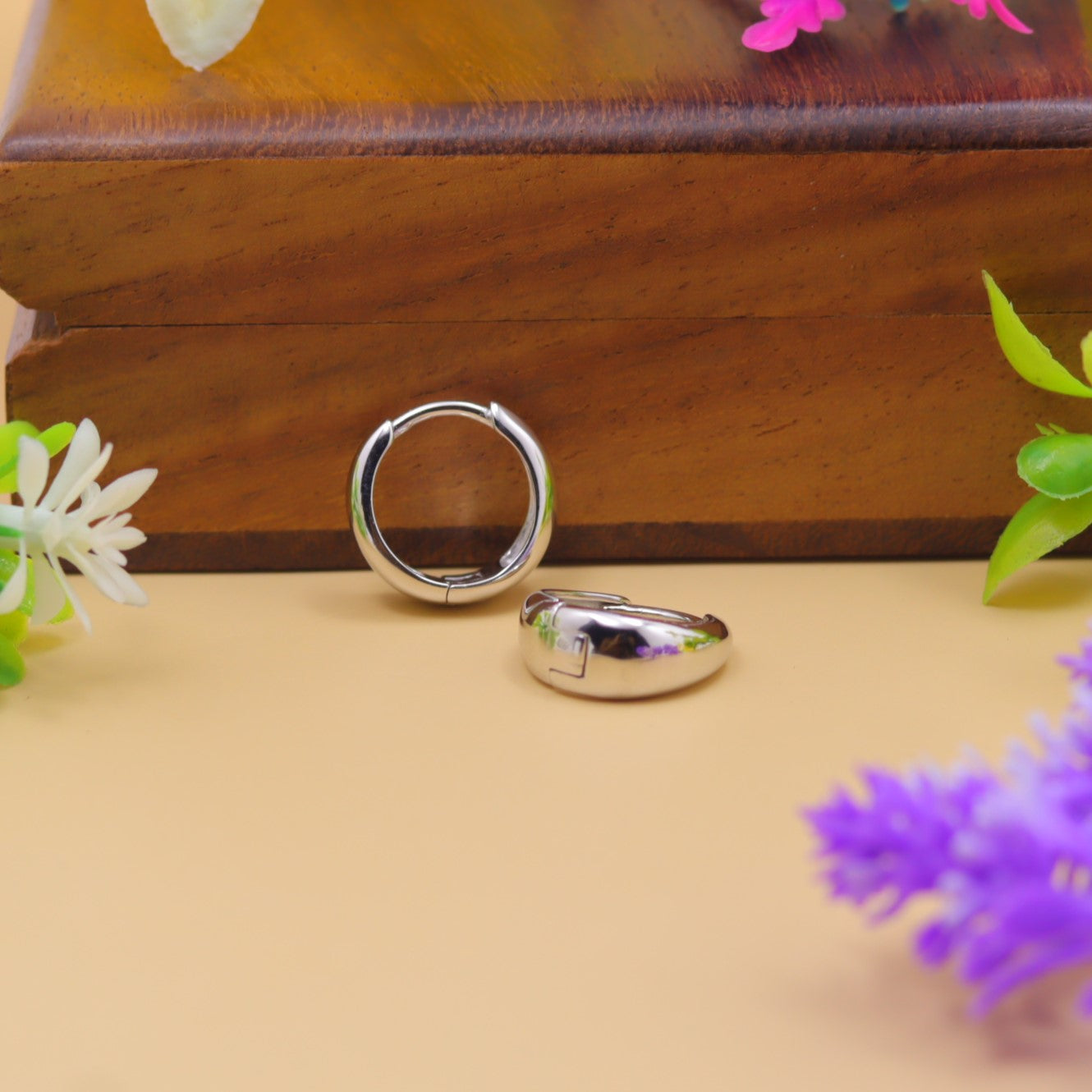 Classic Silver Hoop Earrings – Minimal Style