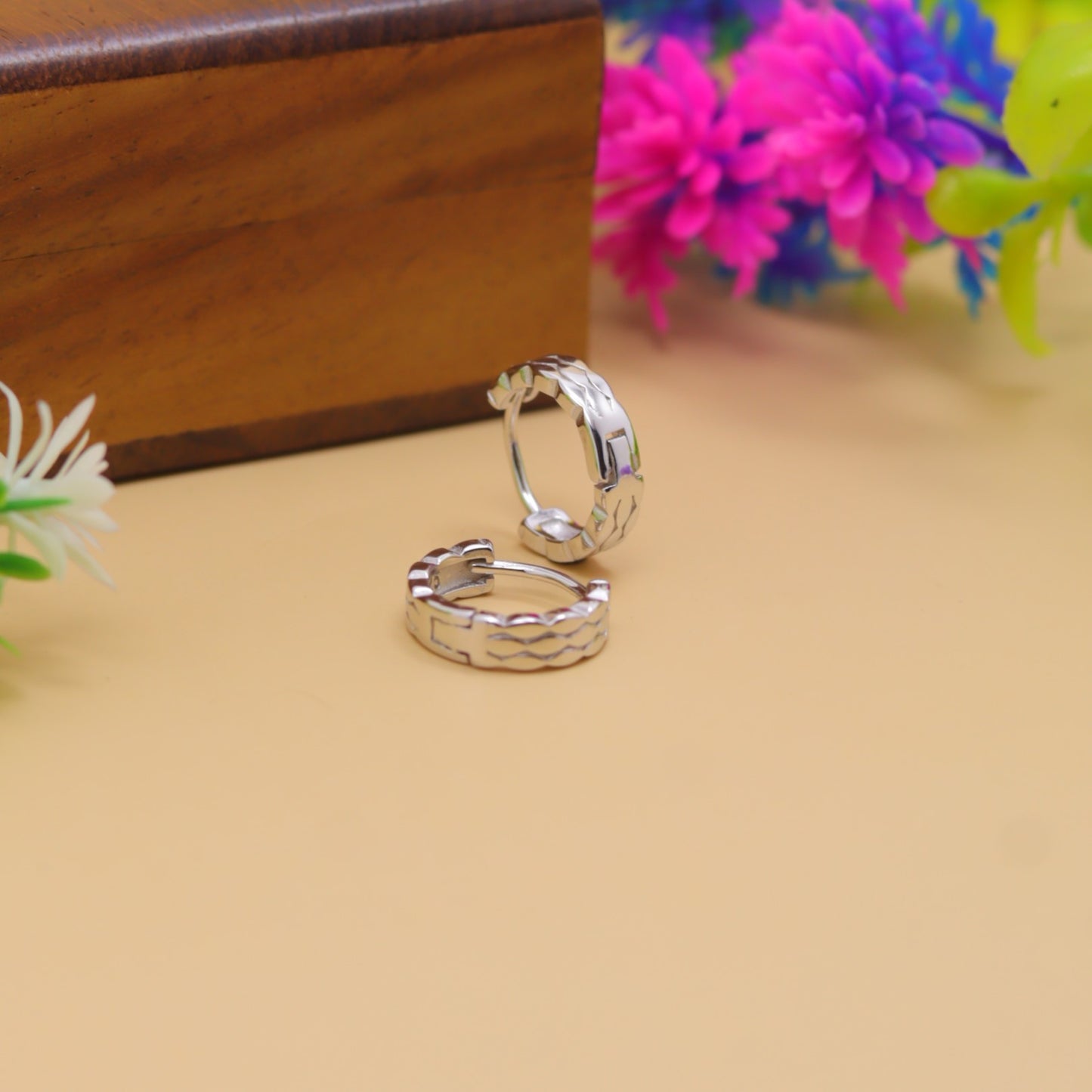 Silver Textured Hoop Earrings – Classic Pattern