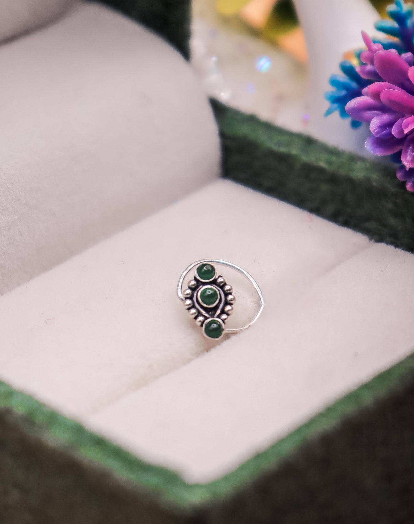 Leaf Glow Silver Nose Pin