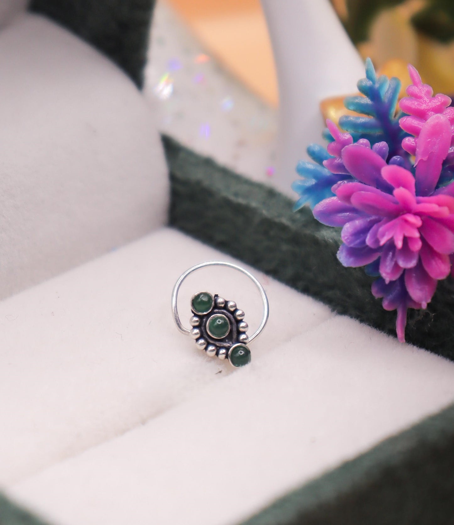 Leaf Glow Silver Nose Pin