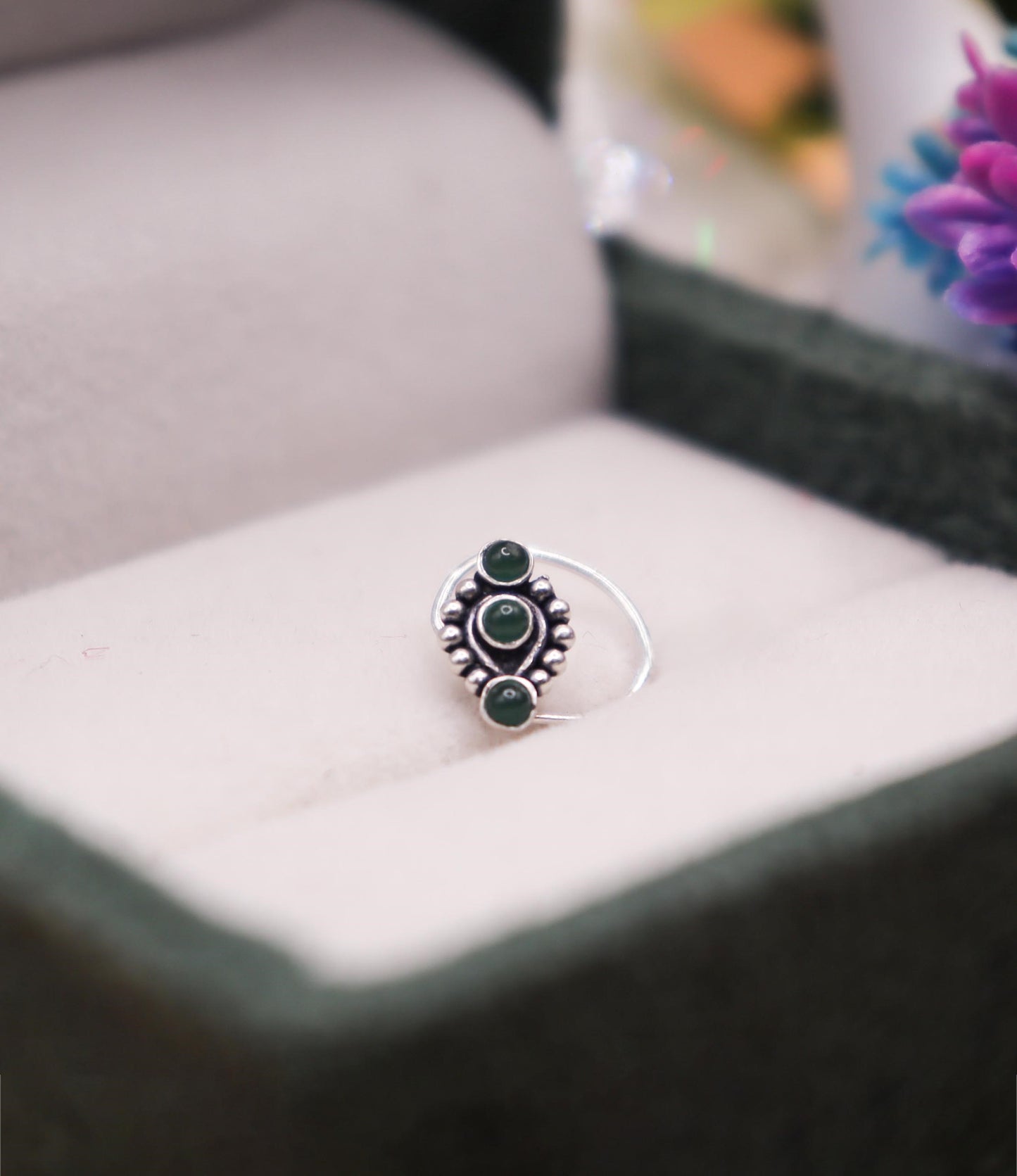 Leaf Glow Silver Nose Pin