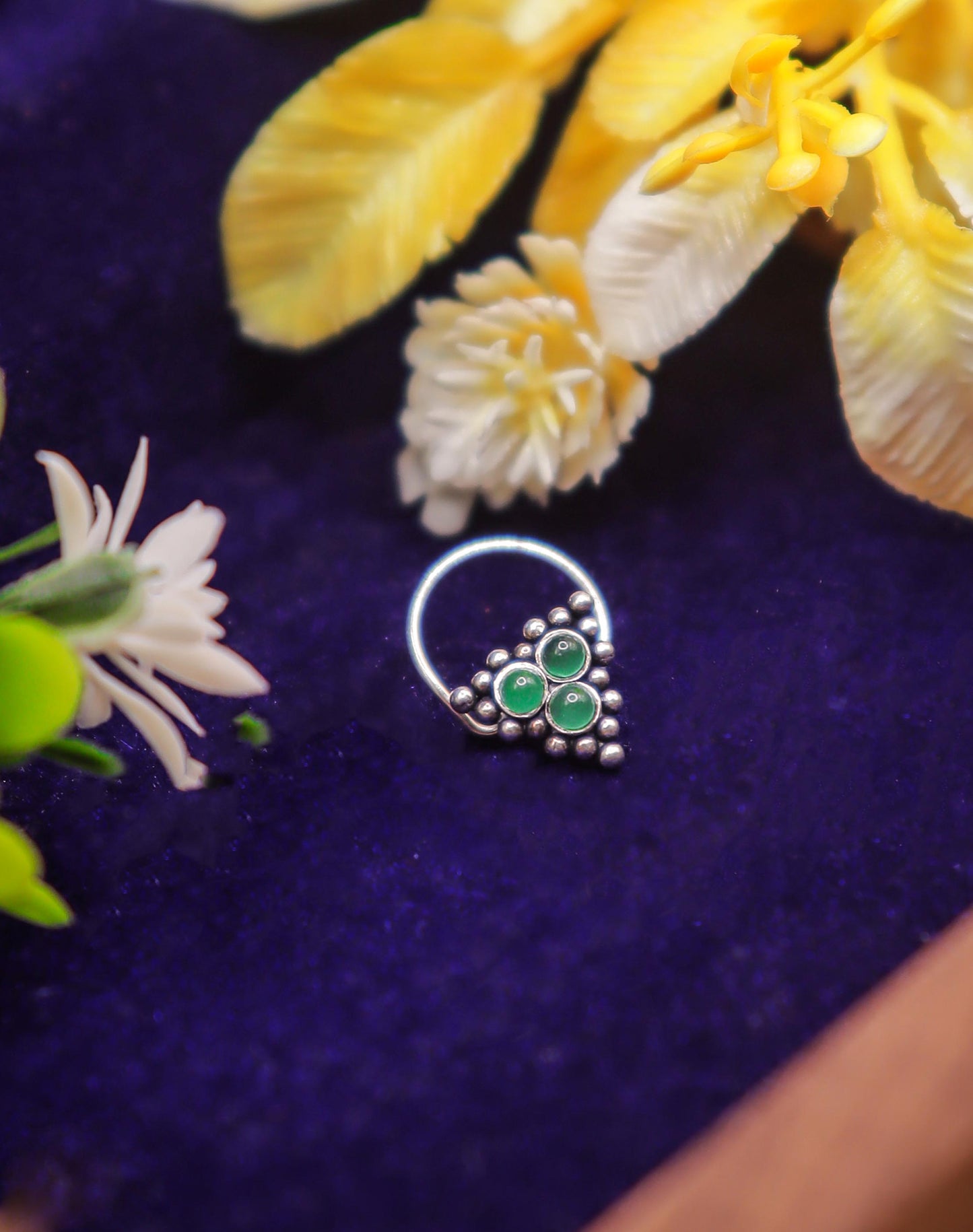 Emerald Glow Silver Nose Pin