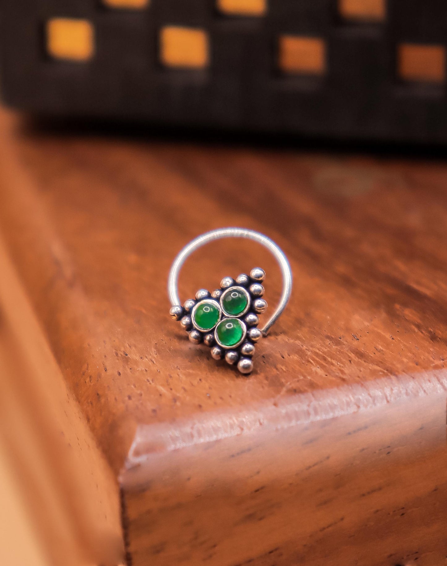Emerald Glow Silver Nose Pin