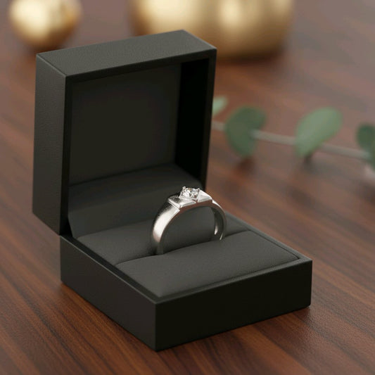 Men’s Silver Solitaire Style Ring – Classic & Elegant Design