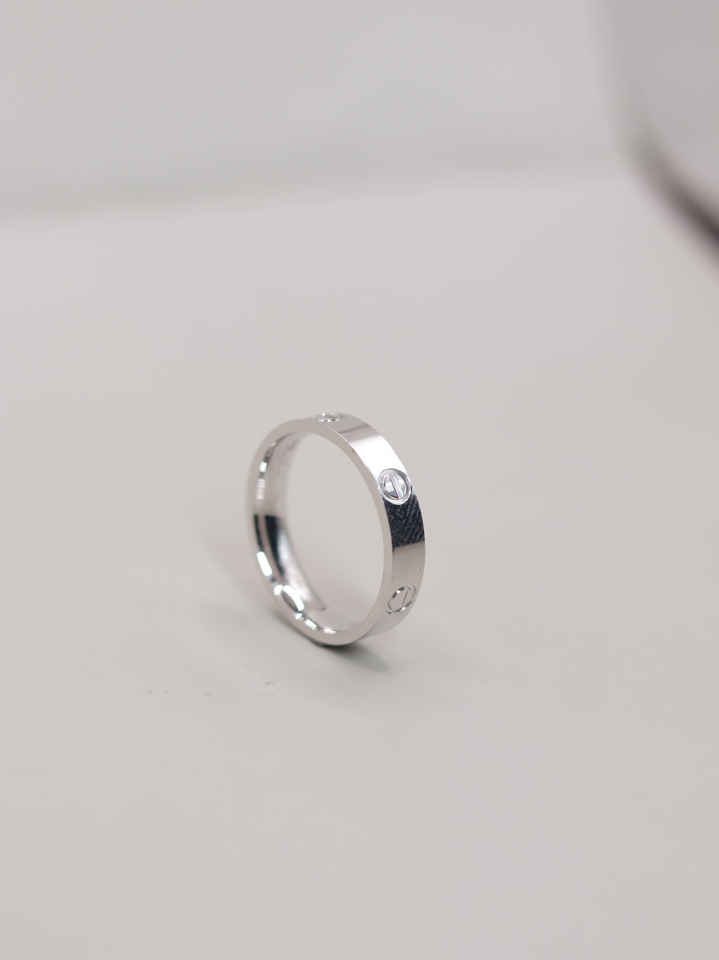 Men’s Classic Screw-Design Band Ring – Premium Silver Finish