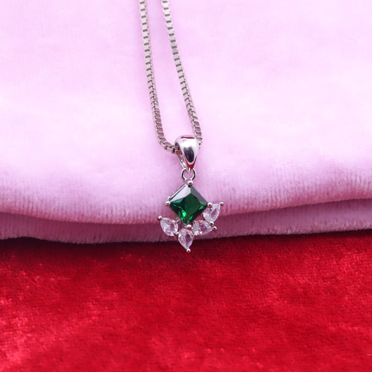 Emerald Glow Square Silver Pendant Set