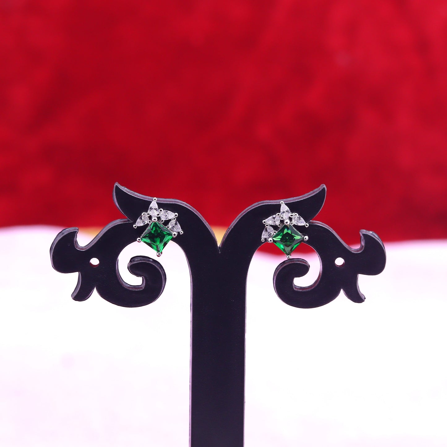 Emerald Glow Square Silver Pendant Set