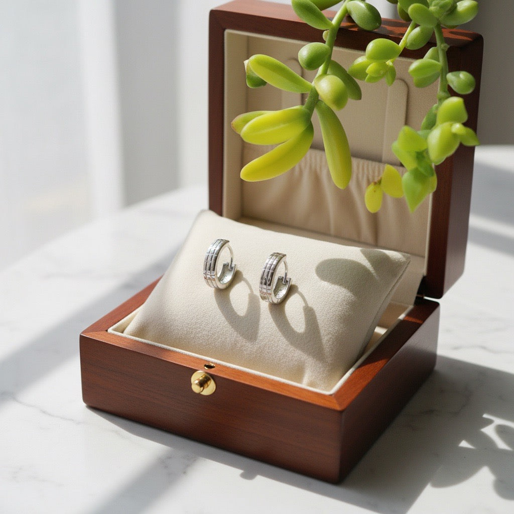 Men’s Classic Line-Pattern Silver Hoop Earrings