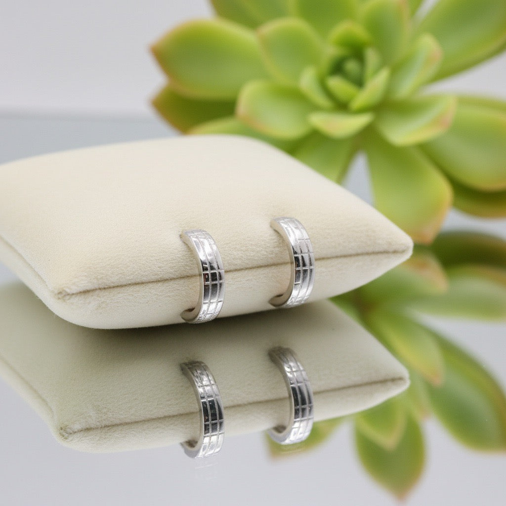 Men’s Classic Line-Pattern Silver Hoop Earrings