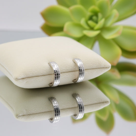 Men’s Classic Line-Pattern Silver Hoop Earrings