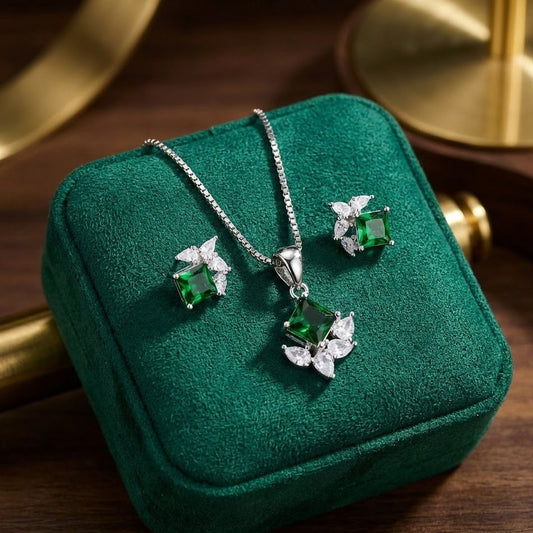 Emerald Glow Square Silver Pendant Set